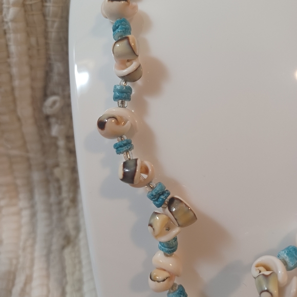 Shell Beaded Necklace - Picture 3 of 3